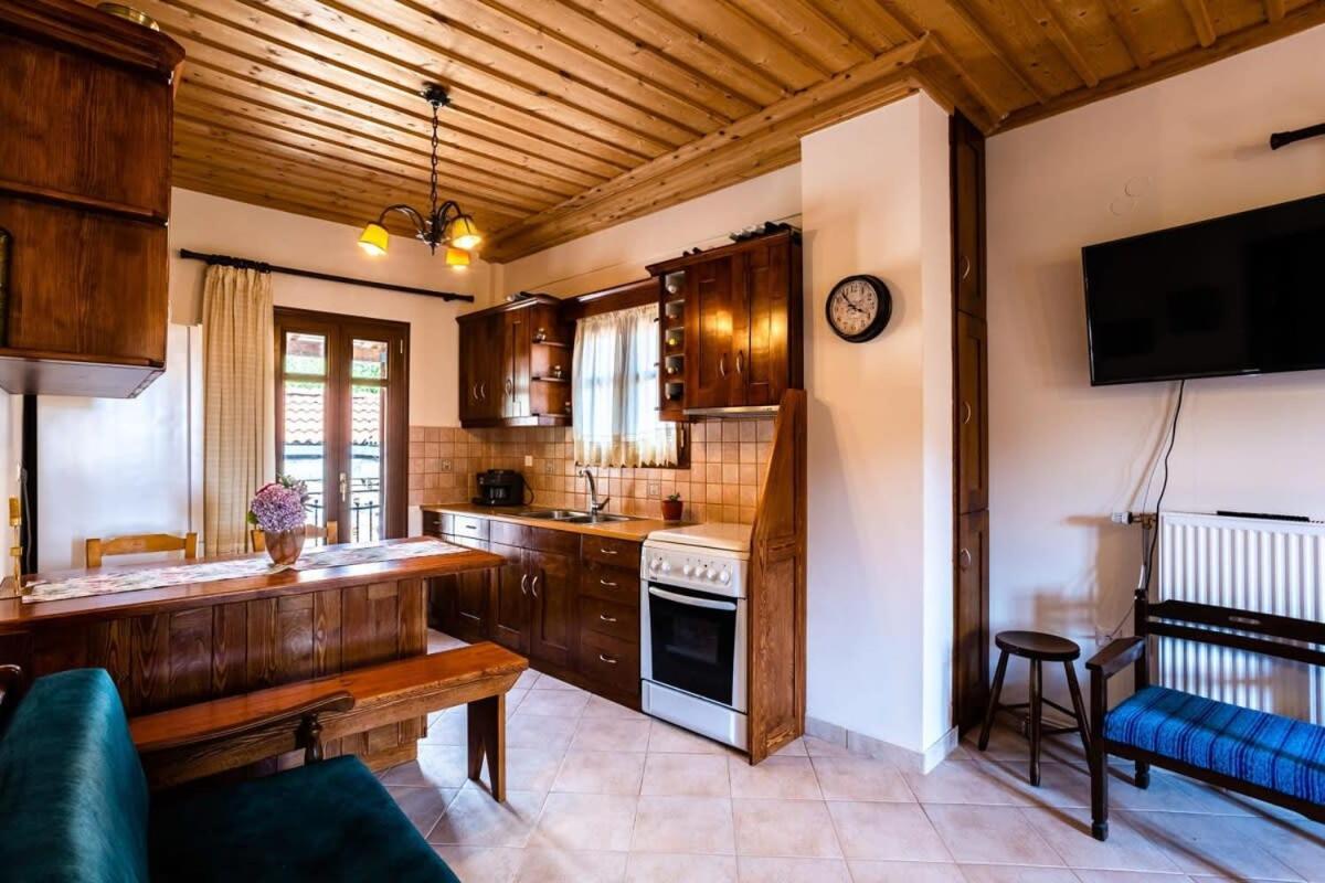 Stemnitsa Stone Residence - Comfy Mountain Getaway Kültér fotó